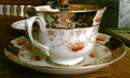 ROA124 Footed Cup & Saucer Set
