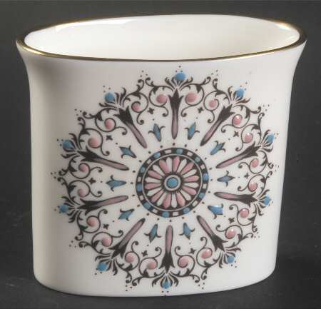 Medallion Cigarette Holder