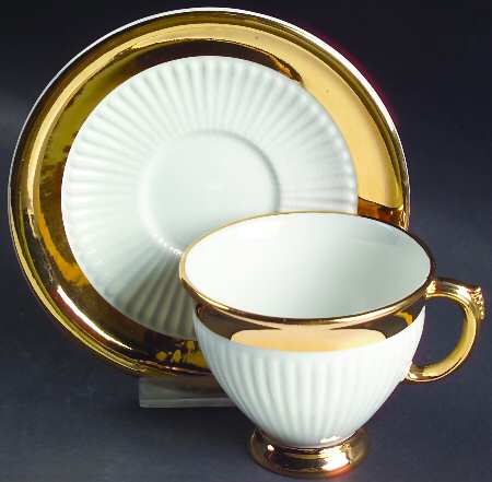 RWI73 Footed Cup & Saucer Set