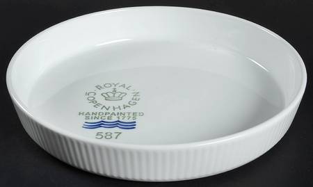 White Plain 10" Round Baker