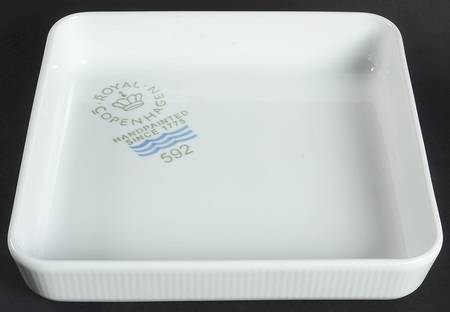 White Plain 10" Square Baker