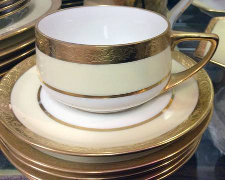 R1391 Flat Cup & Saucer Set