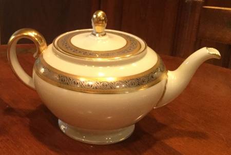 Duchess Teapot & Lid