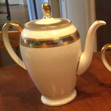 Duchess Coffee Pot & Lid