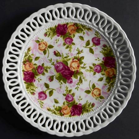 Old Country Roses Pierced (Giftware) 9" Pierced Plate
