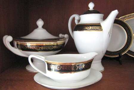 Ryb22 Gravy Boat & Underplate
