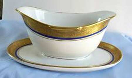 R1401 Gravy Boat with Attached Underplate