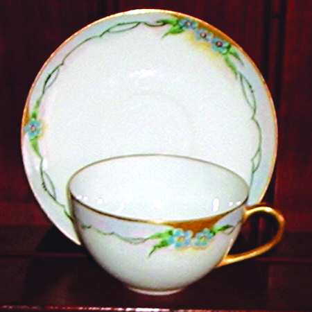 Rob321 Footed Cup & Saucer Set