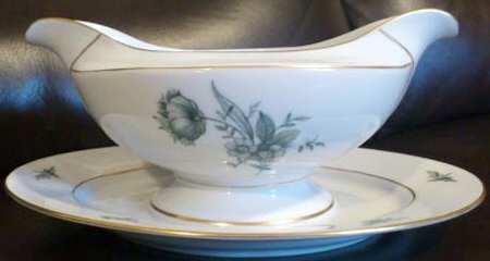 ROT211 Gravy Boat with Attached Underplate