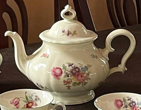R1152 Teapot & Lid