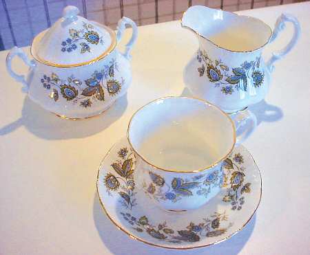 823 Footed Cup & Saucer Set