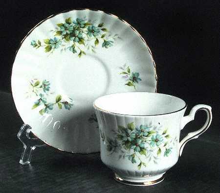 Coquette Footed Cup & Saucer Set