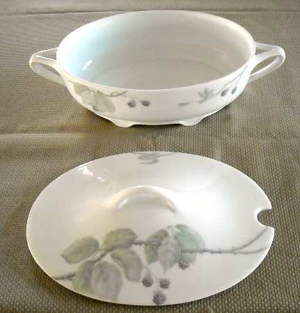 R1422 Tureen &  Lid