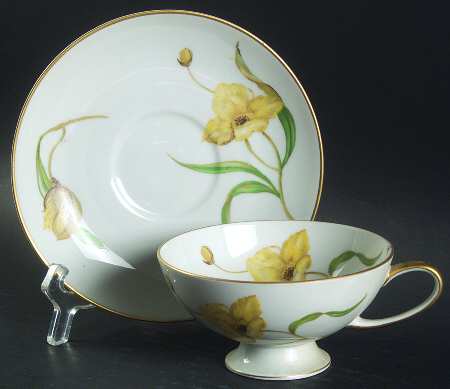 R1424 Footed Cup & Saucer Set