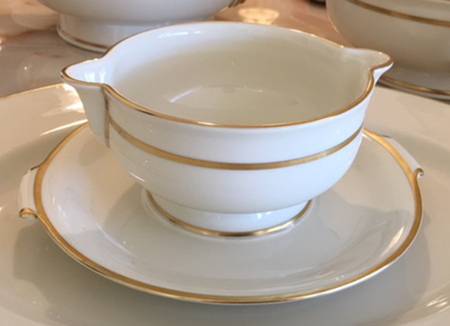 R1433 Gravy Boat with Attached Underplate