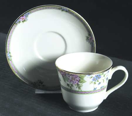 Amelia (Ivory Background) by Royal Doulton
