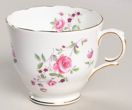 ROV7 (SCALLOPED) Footed Cup