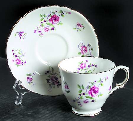 ROV7 (SCALLOPED) Footed Cup & Saucer Set