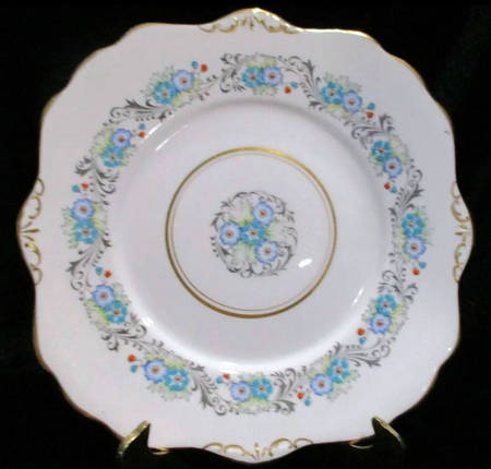 8207 Handled Cake Plate