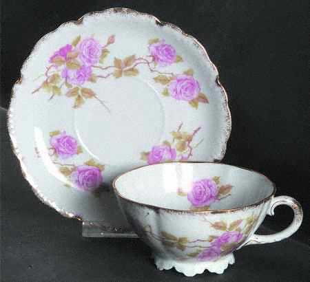 R1443 Footed Cup & Saucer Set