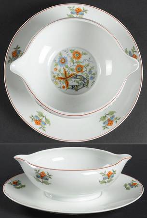 Petit Jardin Gravy Boat with Attached Underplate