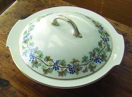Bordeaux Round Covered Vegetable