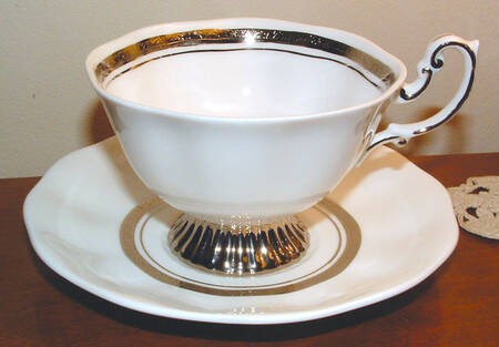 ROA144 Footed Cup & Saucer Set