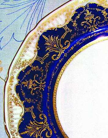 HB9404 by Royal Doulton