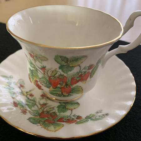 ROA150 Footed Cup & Saucer Set