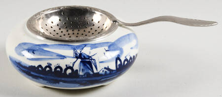 Delfts Blauw Silverplate Tea Strainer & Bowl
