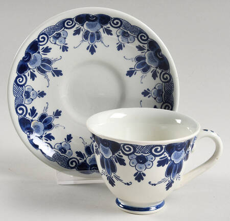Delfts Blauw Footed Cup & Saucer Set