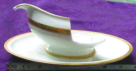 3081 Gravy Boat with Attached Underplate