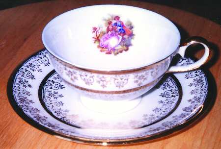 RYL222 Footed Cup & Saucer Set