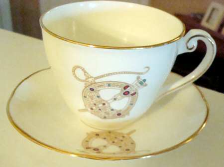 Tara Brooch (Smooth) Flat Cup & Saucer Set
