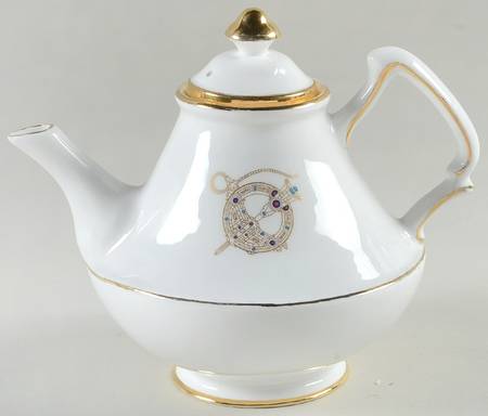 Tara Brooch (Smooth) Teapot & Lid