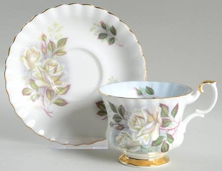 ROA156 Footed Cup & Saucer Set