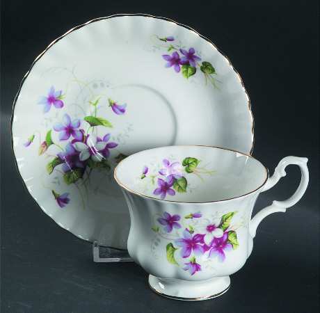 ROA157 Footed Cup & Saucer Set