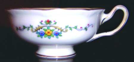 V933 Footed Cup