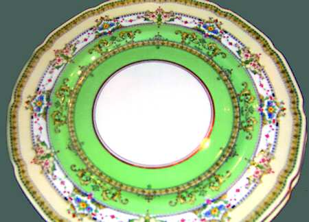 V933 Luncheon Plate