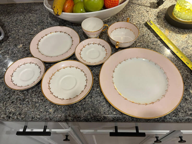 Pink Classic Round Covered Vegetable