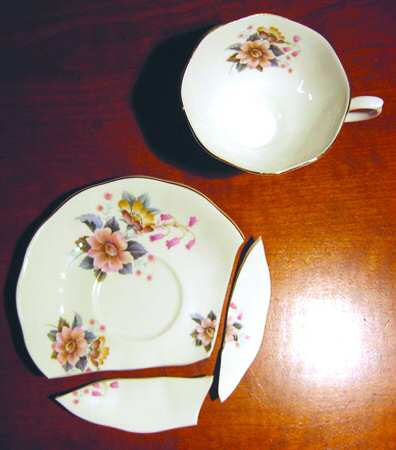 ROA163 Footed Cup & Saucer Set
