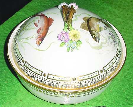 Flora Danica Fish Service Round Covered Vegetable