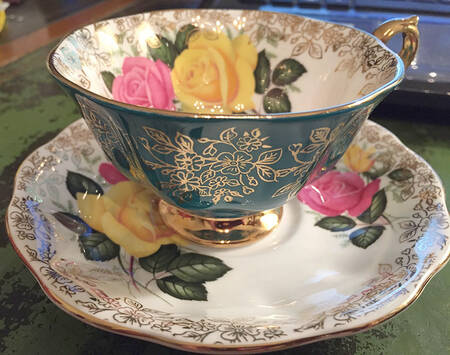ROA165 Footed Cup & Saucer Set