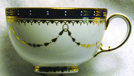 690 Footed Cup