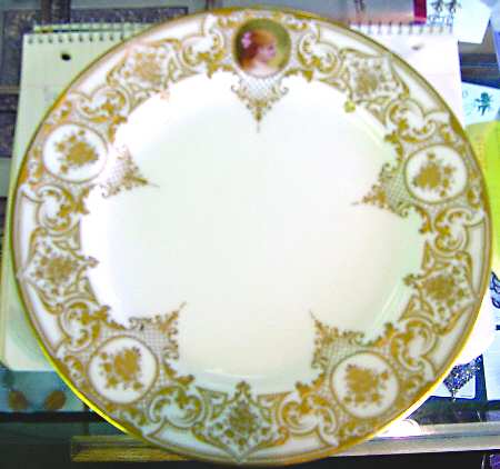 RD218 by Royal Doulton