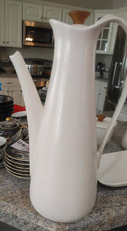 Buffet Royale China Beverage Server & Lid