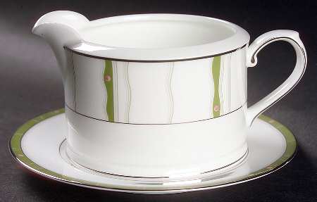 Daybreak Gravy Boat & Underplate