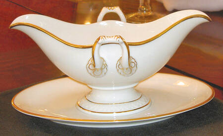 658-107 Gravy Boat with Attached Underplate