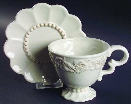 Hera Footed Cup & Saucer Set