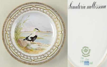 Flora Danica Game Series (Birds) Feathered Dinner Plate-Somateria mollissima/Elder